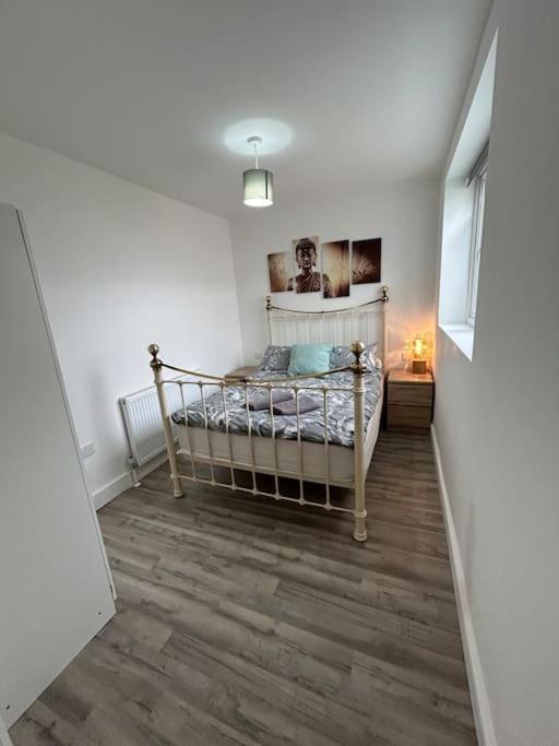 Bali Bliss Garden Flat With Parking Lägenhet Enfield Exteriör bild